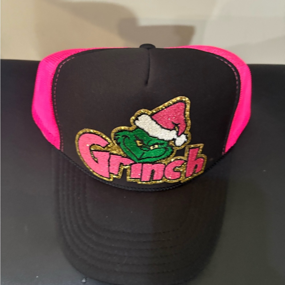 🎄 Brand New Custom Made Grinch Trucker Hat – Pink Mesh – BNWT